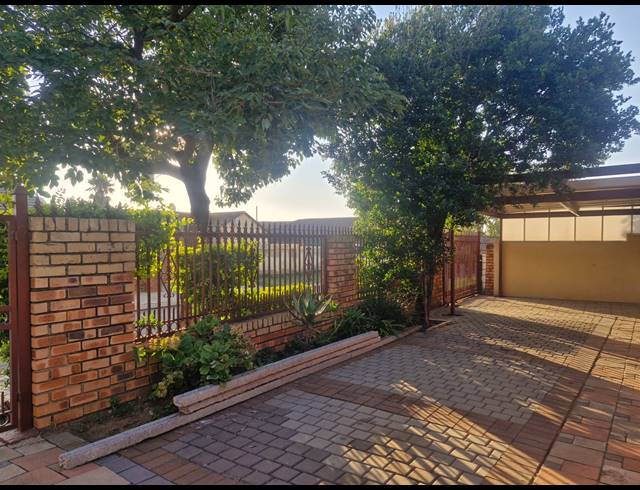 3 BEDROOM FREESTANDING FOR SALE IN MAHUBE VALLEY